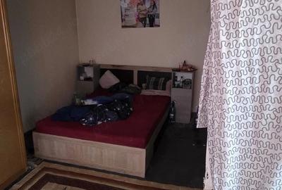 Casă cu 3 camere cu Teren 2500 Mp în Central