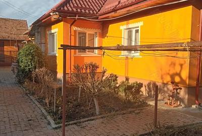 Casă cu Teren 1800 Mp în Stupini