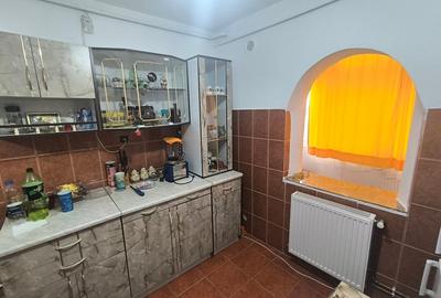 Apartament cu 3 camere decomandat, mobilat în Central