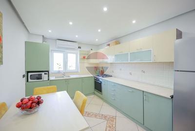 Apartament cu 4 camere decomandat în Rogerius