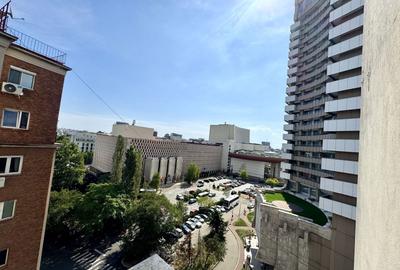 Apartament cu 3 camere circular, mobilat în Universitate