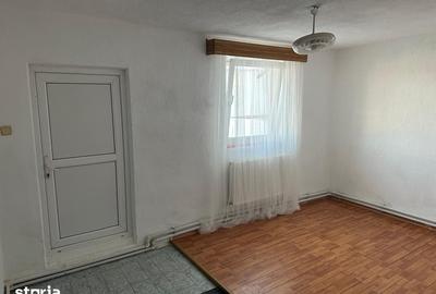 Casă cu 6 camere cu Teren 1054 Mp în Central