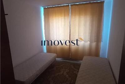Apartament cu 3 camere în Micro 15 - 15