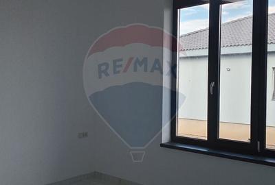 Casă cu 4 camere decomandat cu Teren 360 Mp în Vladimirescu - 7