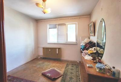 Apartament cu 3 camere semidecomandat în Bucureștii Noi