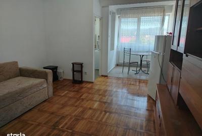 Garsonieră în Est