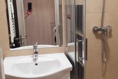 Apartament cu 3 camere decomandat în Păcii