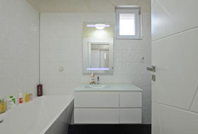 Penthouse cu 3 camere, mobilat în Central - 20
