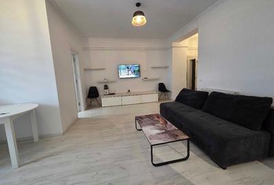 Apartament cu 2 camere decomandat, mobilat în Casa de Cultură