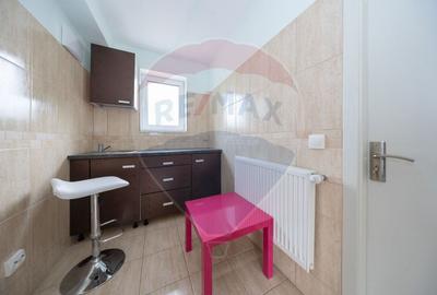 Spațiu comercial, de 210 mp, în Central - 4