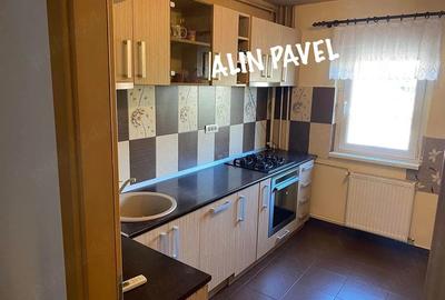 Apartament cu 3 camere semidecomandat în Aradului