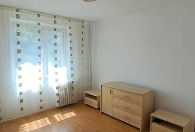 Apartament cu 3 camere decomandat în Crângași