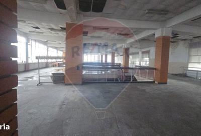 Spațiu comercial, de 759 mp, în Central - 8