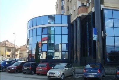 Birou, de 2,280 mp, în Central