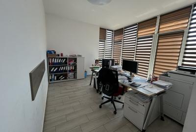 Birou, de 76.050003051758 mp, în Florești