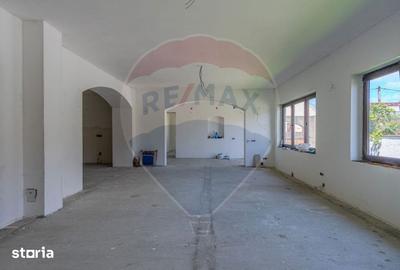 Casă cu 4 camere cu Teren 2914 Mp în Hoghiz - 14
