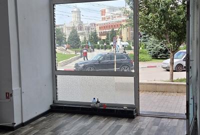 Spațiu comercial, de 19 mp, în Central - 4