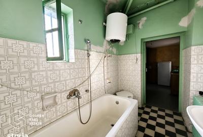 Casă cu 6 camere cu Teren 627 Mp în Fratelia