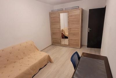 Apartament cu 3 camere decomandat în Micro 4 - 3