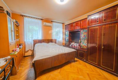 Apartament cu 3 camere semidecomandat, mobilat în Dâmbovița