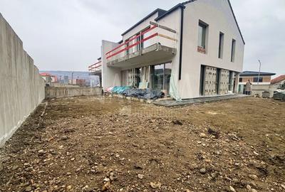 Duplex cu 3 camere cu Canalizare în Chinteni - 1