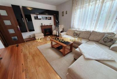 Apartament cu 3 camere decomandat, mobilat în Vitan