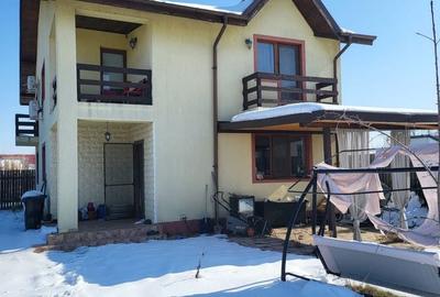 Casă cu 4 camere în Ostratu