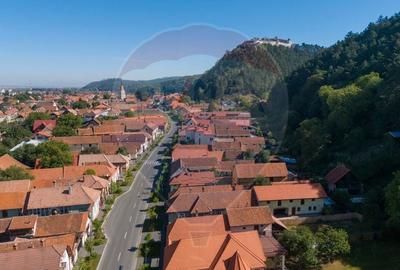 Casă cu 7 camere cu Teren 835 Mp în Central