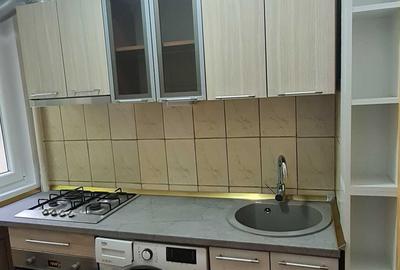Garsonieră decomandată în Apărătorii Patriei