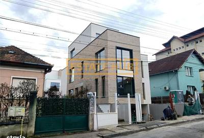 Casă cu 4 camere în Andrei Mureșanu