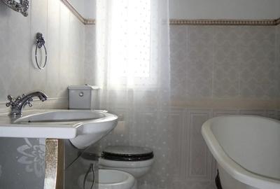 Apartament cu 3 camere decomandat în Central - 1