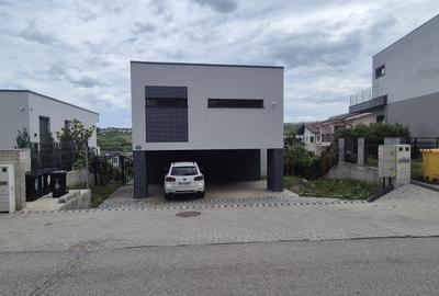 Casă cu 4 camere în Câmpului