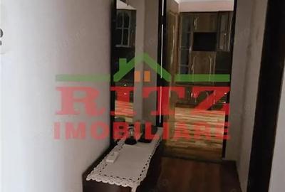 Apartament cu 3 camere semidecomandat în Central - 1