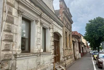 Casă cu 2 camere cu Teren 100 Mp în Central