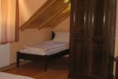 Casă cu 8 camere cu Teren 1000 Mp în Sadu - 19