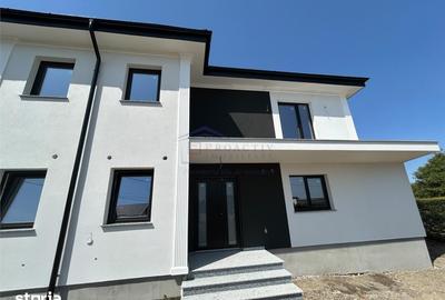 Casă cu 4 camere decomandat cu Teren 3.3 Mp în Ipotești