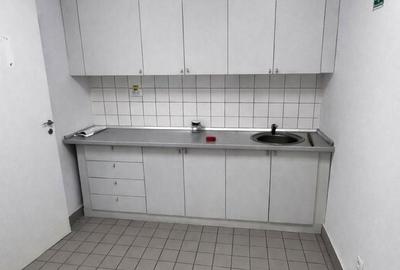 Spațiu comercial, de 157 mp, în Central - 8