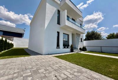 Casă cu 5 camere cu Teren 301 Mp în Central