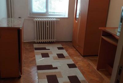 Apartament cu 3 camere semidecomandat în Crâng