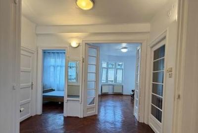 Apartament cu 3 camere semidecomandat, mobilat în Victoriei