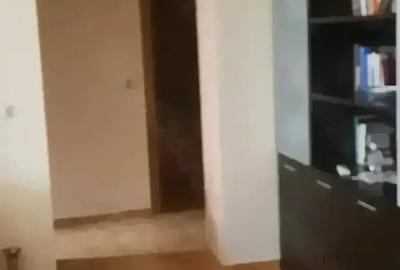 Apartament cu 2 camere semidecomandat în Bucur Obor