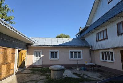 Casă cu 4 camere decomandat în Zamostea