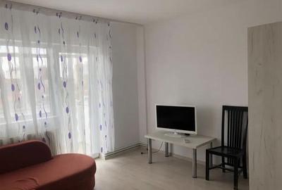 Apartament cu 2 camere semidecomandat, mobilat în Complex Studențesc