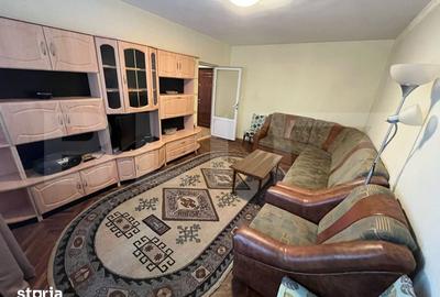 Apartament cu 3 camere decomandat în Micro 9 - 15