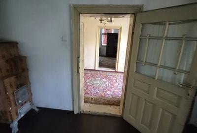 Casă cu 4 camere în Potlogi