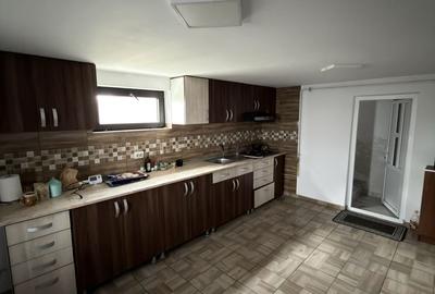 Casă cu 4 camere cu Teren 1500 Mp în Curtești