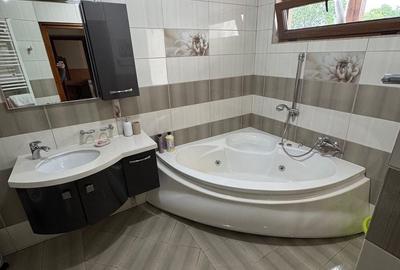 Casă cu 3 camere cu Teren 350 Mp în Central