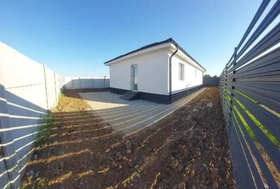 Casă cu 4 camere cu Teren 400 Mp în Central