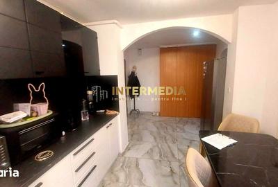 Apartament cu 2 camere decomandat în Ampoi 3