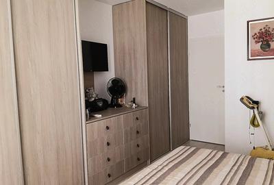 Apartament cu 2 camere decomandat în Titan